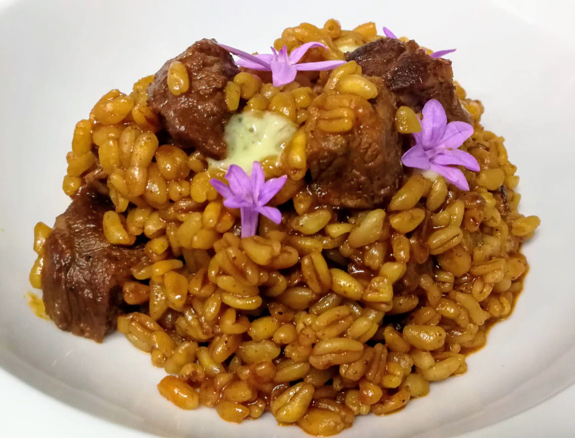 • Risotto de trigo, carrilleras de curry rojo e idiazabal • 
#cocina #sabor #tx #yummy 🍽🍽🍽 #risotto #delicious #food #goodfood #foodie #foodporn #foodlover #gastronomia #madrid #city #restaurante #txirimiri #igers #enjoy #disfrutando #goodmoments  WE❤️YOU #felizviernes