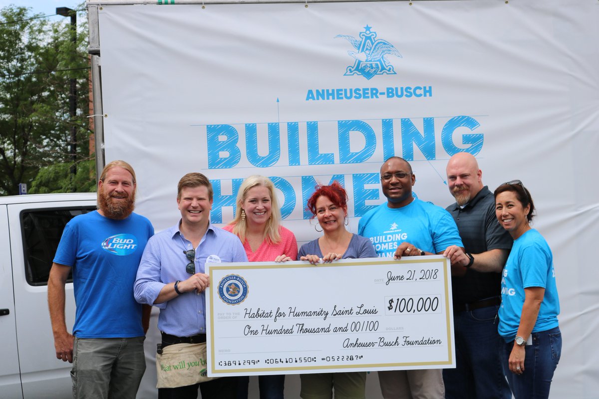 habitatstl's tweet photo. A huge thanks to all the @AnheuserBusch employees who took some time yesterday to help us frame 5 home on their gorgeous campus! 😊🏡💙 #ABGivesBack #HabitatSTL https://t.co/0187NsQj0Z