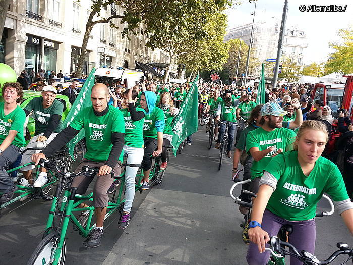 IEHkohitza's tweet photo. Baionara iritsiko da Alternatiba

Ekainaren 9an abiatu zen  bigarren Alternatiba Itzulia, eta Baionara urriaren 6an iritsiko da,  azken etapan, Donostiatik abiatuta.

@berria @bizimugi @alterherria @Alternatiba_ 

https://t.co/QseKG9JC0z https://t.co/btDxyKFTyw