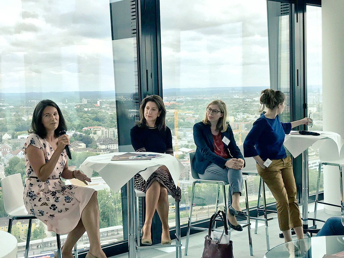 PAYBACK_GROUP's tweet image. Caro beim Best Practice Sharing zum Thema “Mehr Frauen in Führung, wie kann das gelingen?” #ichmachblau
@we_are_panda #panda18