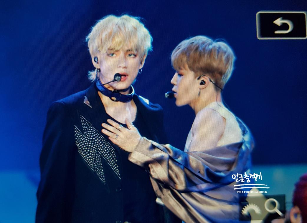 VShock1230's tweet photo. 180622 롯데 #뷔 #태형 #지민

ㅠㅠㅠㅠㅠㅠㅠㅠㅠㅠㅠㅠ https://t.co/od7Ig3tXl2