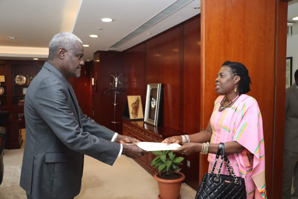 AUC_MoussaFaki's tweet photo. to receive the credentials of Ghana's new ambassador to the  @_AfricanUnion Commission, HE Amma Adomaa Twum-Moah. I look forward to  Ghana's usual strong leadership  within the Permanent Representatives  Committee. https://t.co/Wd1MjlPVyR