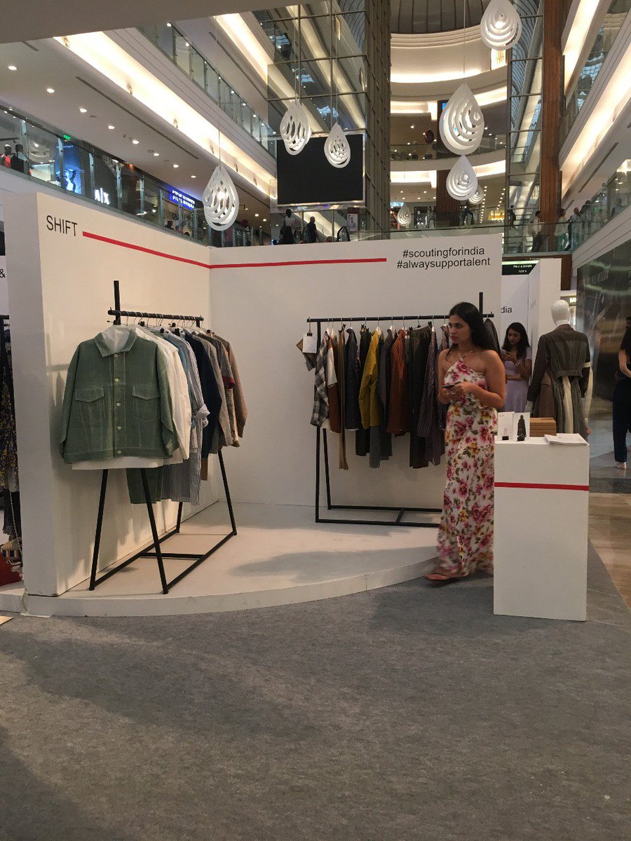 theprayagtiwari's tweet photo. Can you just look at that! Excellent art pieces at the #VogueItalia fashion show at @palladiummum. #scoutingforindia #fadinternational @fadacademy https://t.co/f3DcQoIBVh