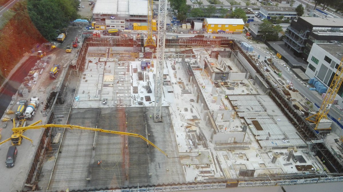 KKeesvlijm's tweet photo. Drukte op het werk de #NACH #betonstort #630m3 -1vloer aanvoer en aanbrengen #bekisting #beton #wapening #vloeren #wanden #maatvoering #asfalt @MJ_deNijs @heijmansnl @hellozuidas @ZuidasAmsterdam #Amsterdam #zuidas https://t.co/eueMX3Mkuo