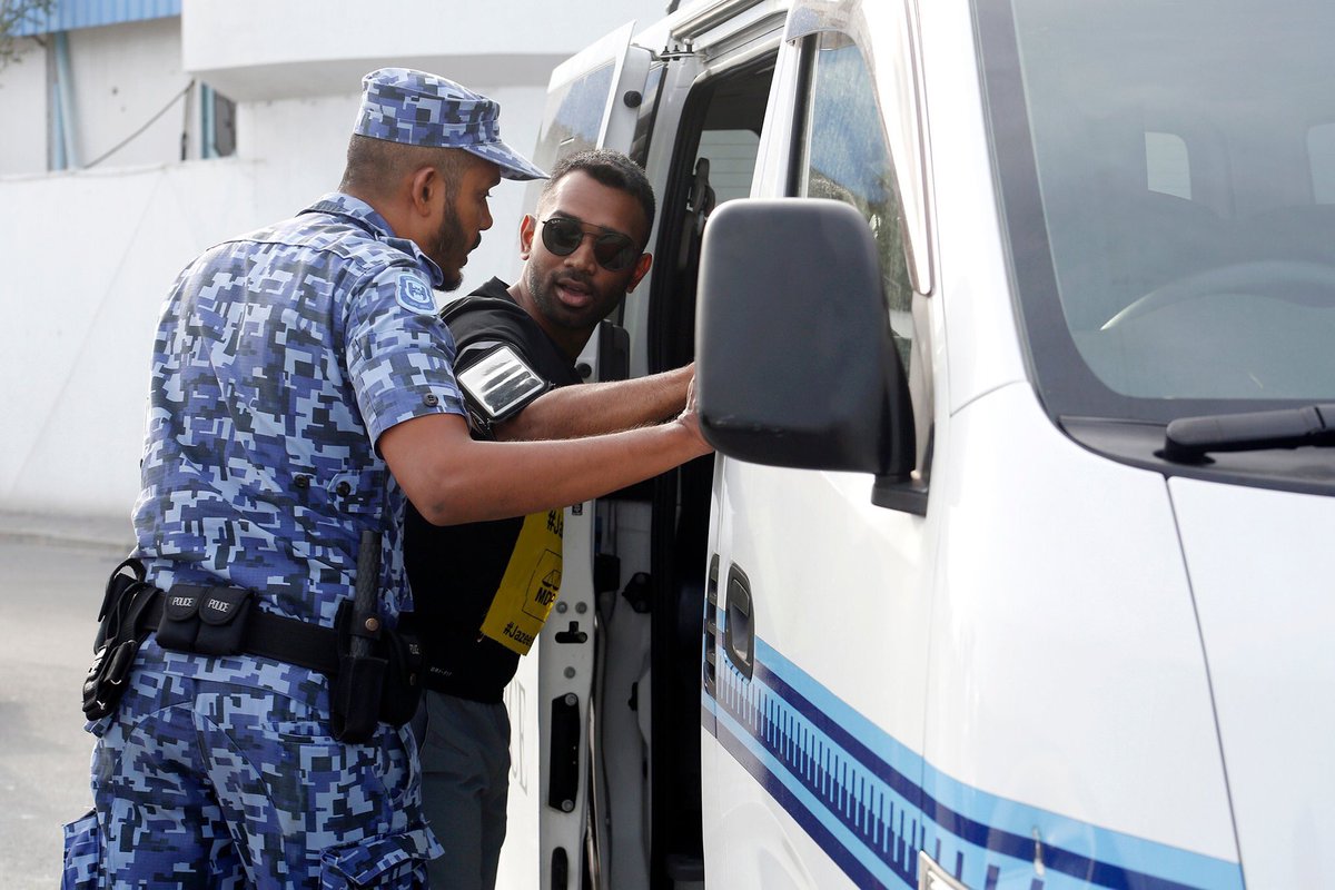 WaddeyAli's tweet photo. Police interrupts a run organized by @MDPYouth @MickailNaseem @Mrsays_ today.
#photojournalism @Raajje_tv @raajjemv #JazeeraRun #JazeeraRaees #Maldives https://t.co/XBWxVCBhG5