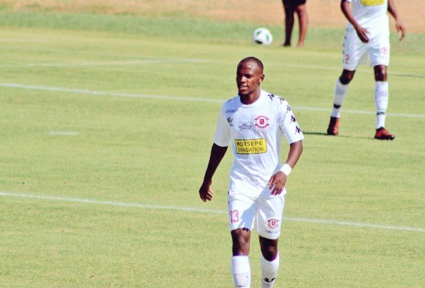 SpyTwoSA's tweet photo. Gauteng based #AbsaPrem campaigners, @KaizerChiefs confirmed &amp; announced the signings of Zimbabwean international &amp; former @Masandawana forward, Khama Billiat, Letlhogonolo Mirwa &amp; Madagascar international forward Andriamirado Andrianarimanana. https://t.co/vOvfauZFvf