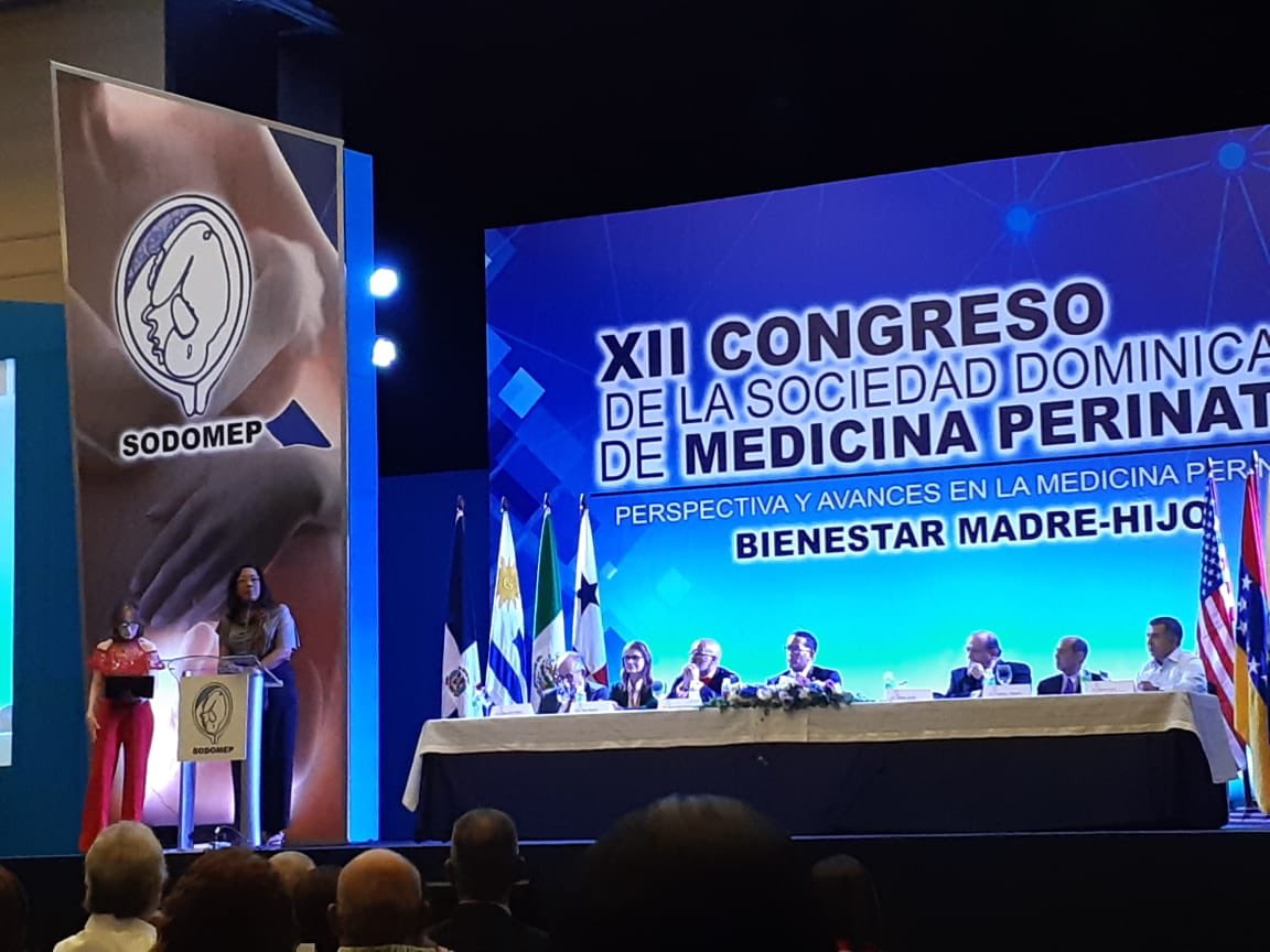 PediatriaDom's tweet photo. Buenos días ☀️ [ #SDPInforma] 📝📸 
Compartimos con ustedes algunas fotos del XII Congreso de la Sociedad Dominicana de Medicina Perinatal . En la actividad estuvieron  prensentes , el doctor Edgar Allan Vargas y la doctora Sandra D'aleman, Presidente y Secretaria de #SDP . https://t.co/KOUn4s3kZu