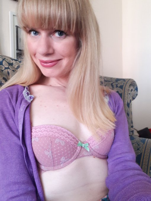New haircut 😀👱&zwj;♀️💋💘 https://t.co/pKjFPzna0T<a href="/tag/adultwork"class="tags"><span>#adultwork</span></a><a href="/tag/directchat"class="tags"><span>#directchat</span></a>