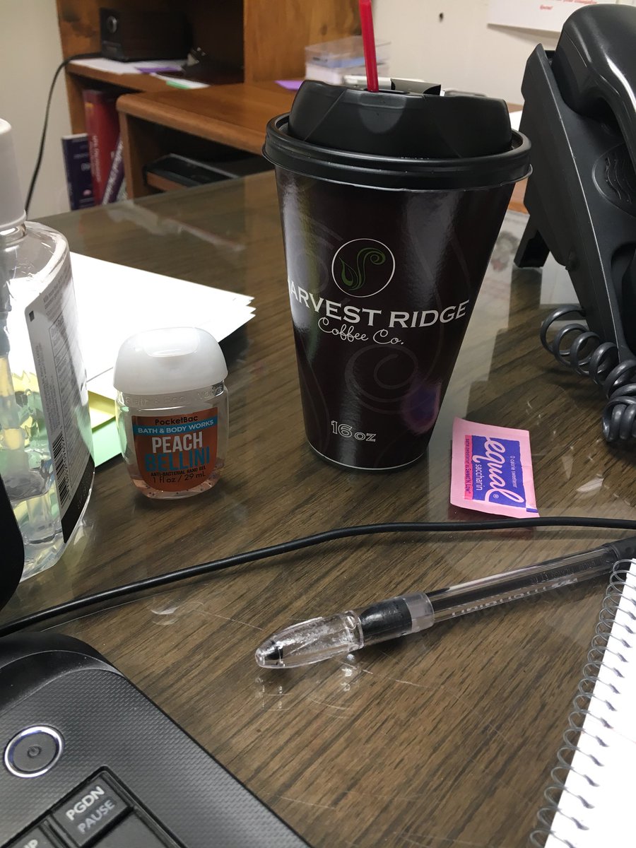 RachelSalrin19's tweet photo. I LOVE WHEN PEOPLE BRING COFFEE TO ME AT WORK , it makes my day soooo much better 😁❤️ https://t.co/tsPJ81vvsz