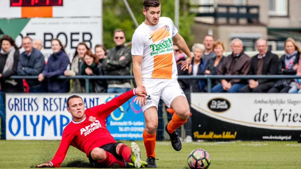studioalphen's tweet photo. KNVB voegt de derde en vierde klassen op zondag samen komend seizoen. AVV Alphen en Bernardus spelen dus op hetzelfde niveau, Bernardus degradeert tóch niet! https://t.co/Ya9SPU1LNv #alphen #hazerswoude https://t.co/IIeMaKxHKK