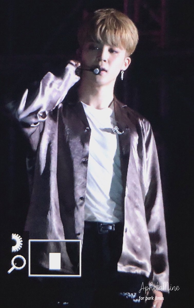 AphetaMINe1013's tweet photo. 180622 롯데 콘서트 
#방탄소년단 #지민 #JIMIN https://t.co/OhQa7GvHh7