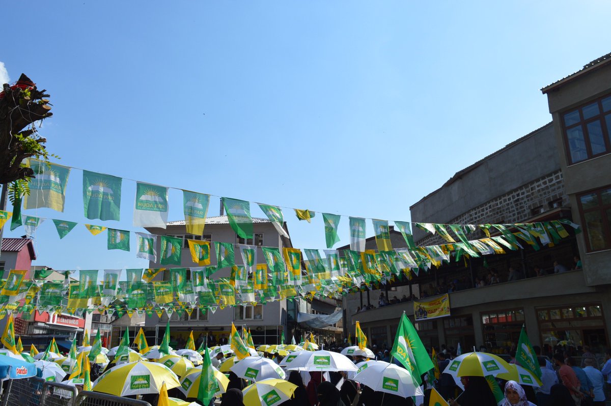 Milletvekili adaylarımızın seçim mitingi, halkımızın büyük bir katılımıyla gerçekleştirdik. Partimize her geçen gün teveccüh artıyor. İnşallah 24 Haziran seçiminde halkımızın tercihi HÜDA PAR'dan yana olacak.
