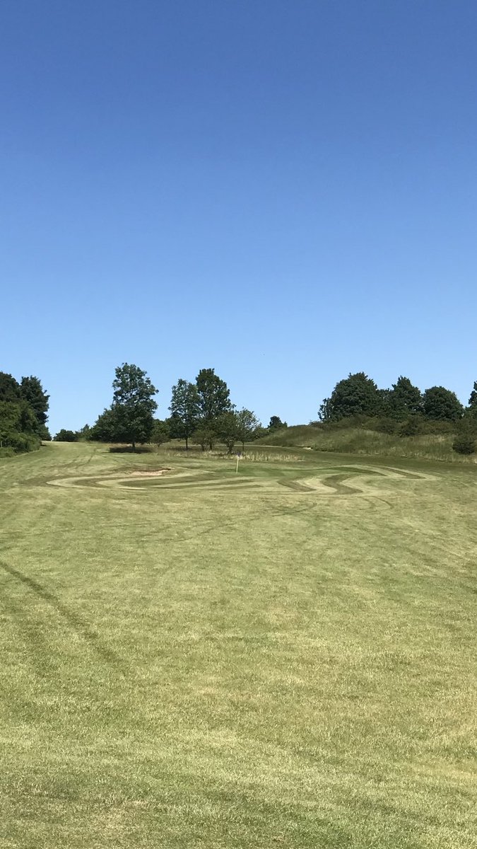 ChrisBirkett16's tweet photo. Course looking in stunning condition ready for the big weekend !!! Par 3 had a little tidy up this afternoon as well @andycopeland088 @IainBiggs @SkipseyArren @JG_GREENKEEPER  @ChesDowns https://t.co/8DfLdPvpbK