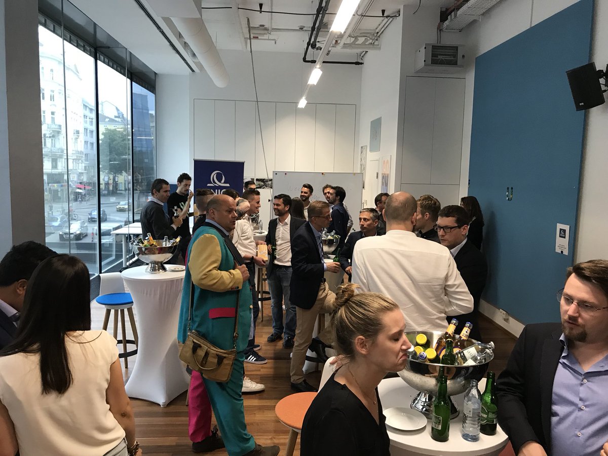 Get together im #UNIQA Innovation Lab, beim @weXelerate Demo Day.