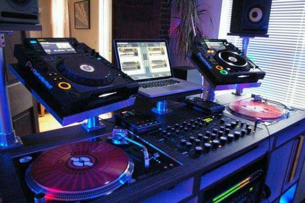 MasterVzee_SA's tweet photo. Let's create our own shit....
#MasterVzee https://t.co/E0va2oDZK5