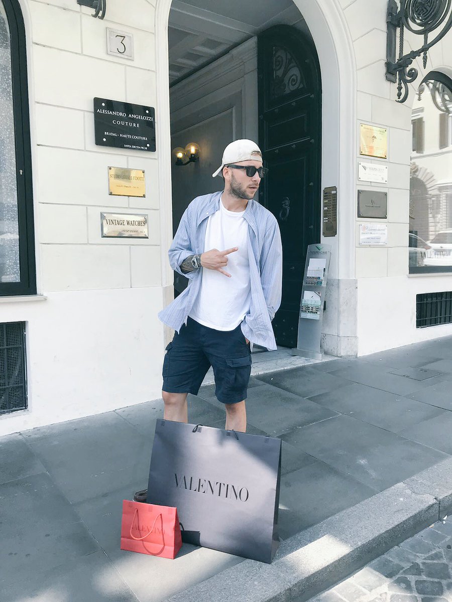 MattiaBriga's tweet photo. Wind Summer Outfit 🤘
25 Giugno #checosacisiamofatti https://t.co/HVWFOOqMEC