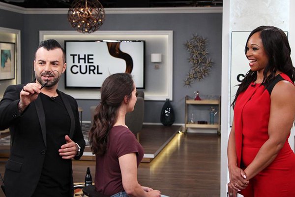 This look is SO SoHo... 😍 <a href="/Jorge_Redken/">Jorge Joao</a> shows you how to create an easy, downtown-girl hairstyle using just a curling iron! ✨ ow.ly/BIvx30kCsB3