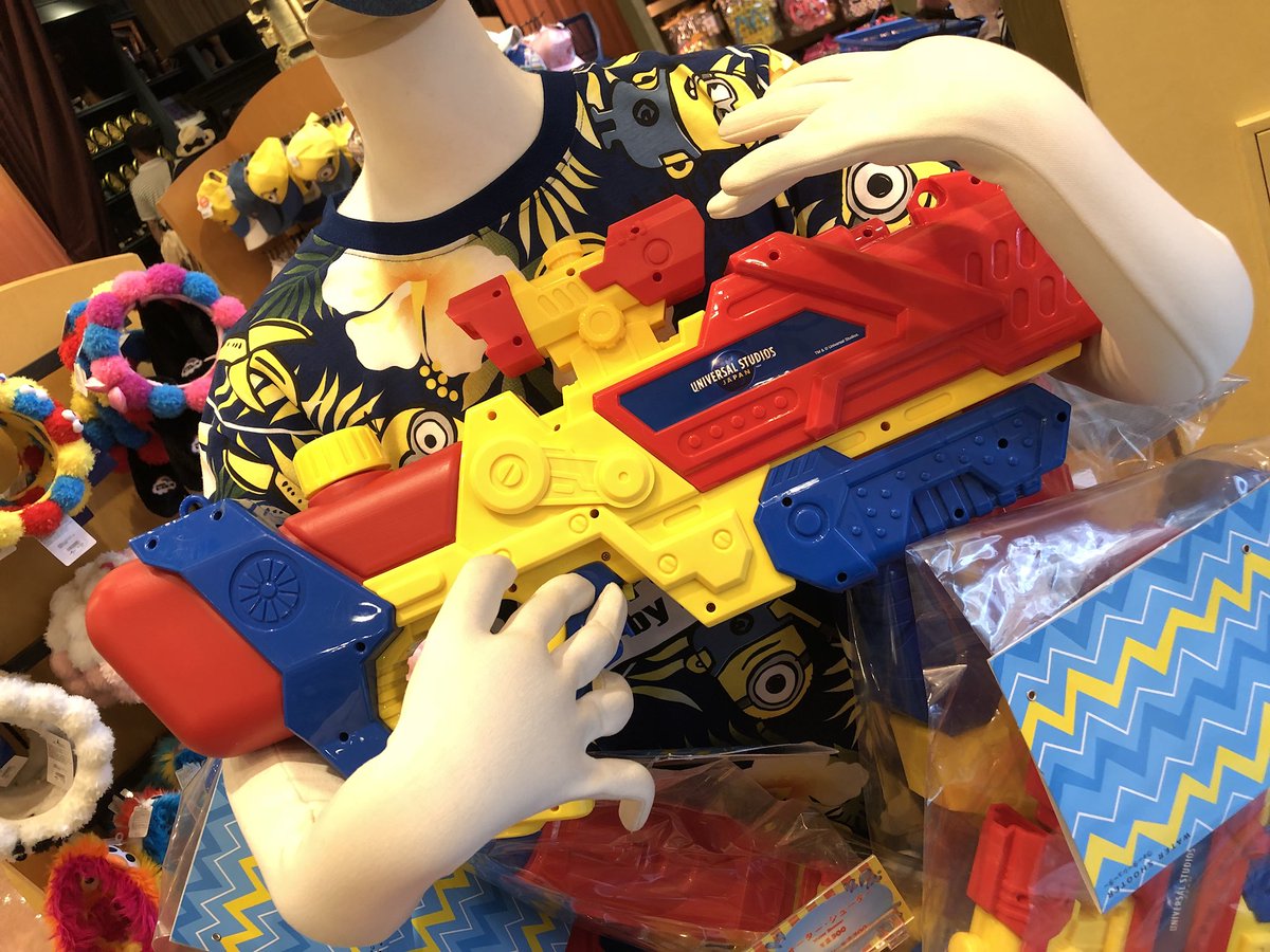 Sunny Days ウォーターシューター 18 今日発売 ノーマルのウォーターシューター 2500 1番スタンダードなタイプ 今年は赤 青 黄と派手なデザイン 1番大きな変化はボトルを取り外さなくても給水できるようになったみたいです Sunny Days ウォーターシューター 18 今日発売 ノーマルのウォーターシューター 2500 1番スタンダードなタイプ 今年は赤 青 黄と派手なデザイン 1番大きな変化はボトルを取り外さなくても給水できるようになったみたいです