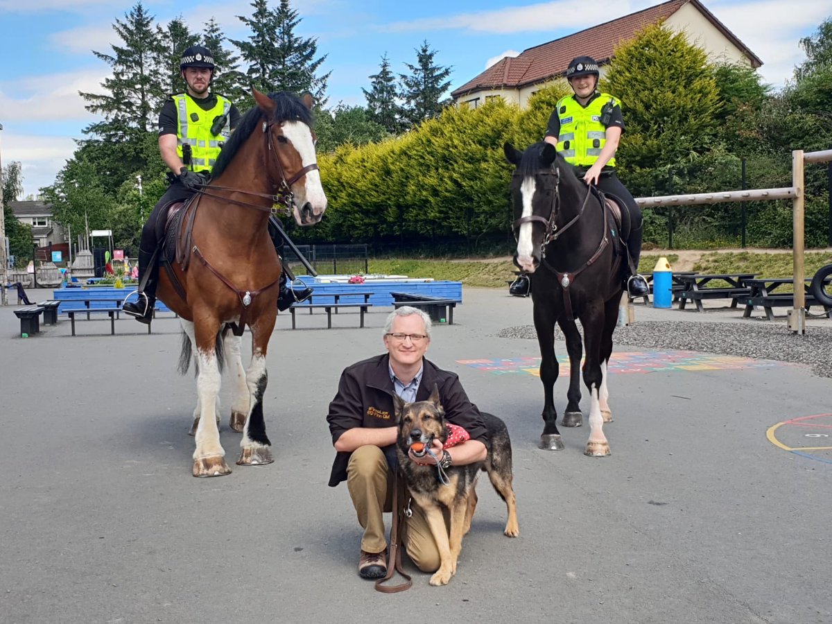 A lovely treat today for Lauder and Elgin meeting retired Police Dog Finn. If you haven’t heard of Finn please look him up #Finnslaw #FinnslawScotland #hero #amazing #wearehonoured