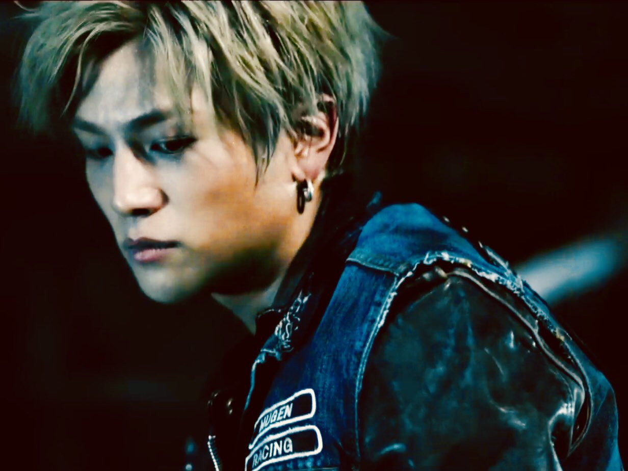 Sin V Twitter コブラちゃん マジ美人 2枚目と3枚目は同じ画像を加工変えてみた ブルーの加工も綺麗だなぁって 岩ちゃん 岩田剛典 コブラ ハイロー