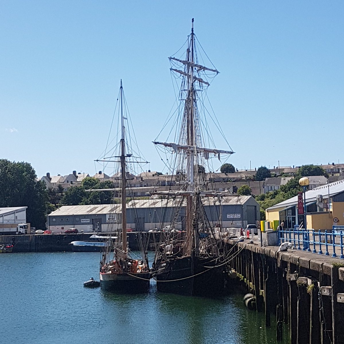 Square_Rigger's tweet photo. We had neighbours here in Milford Haven! ⛵🌞
#earlofpembroke #squarerigger #tallship #boatlife #milfordhaven #wales https://t.co/vvNkzBDzMJ