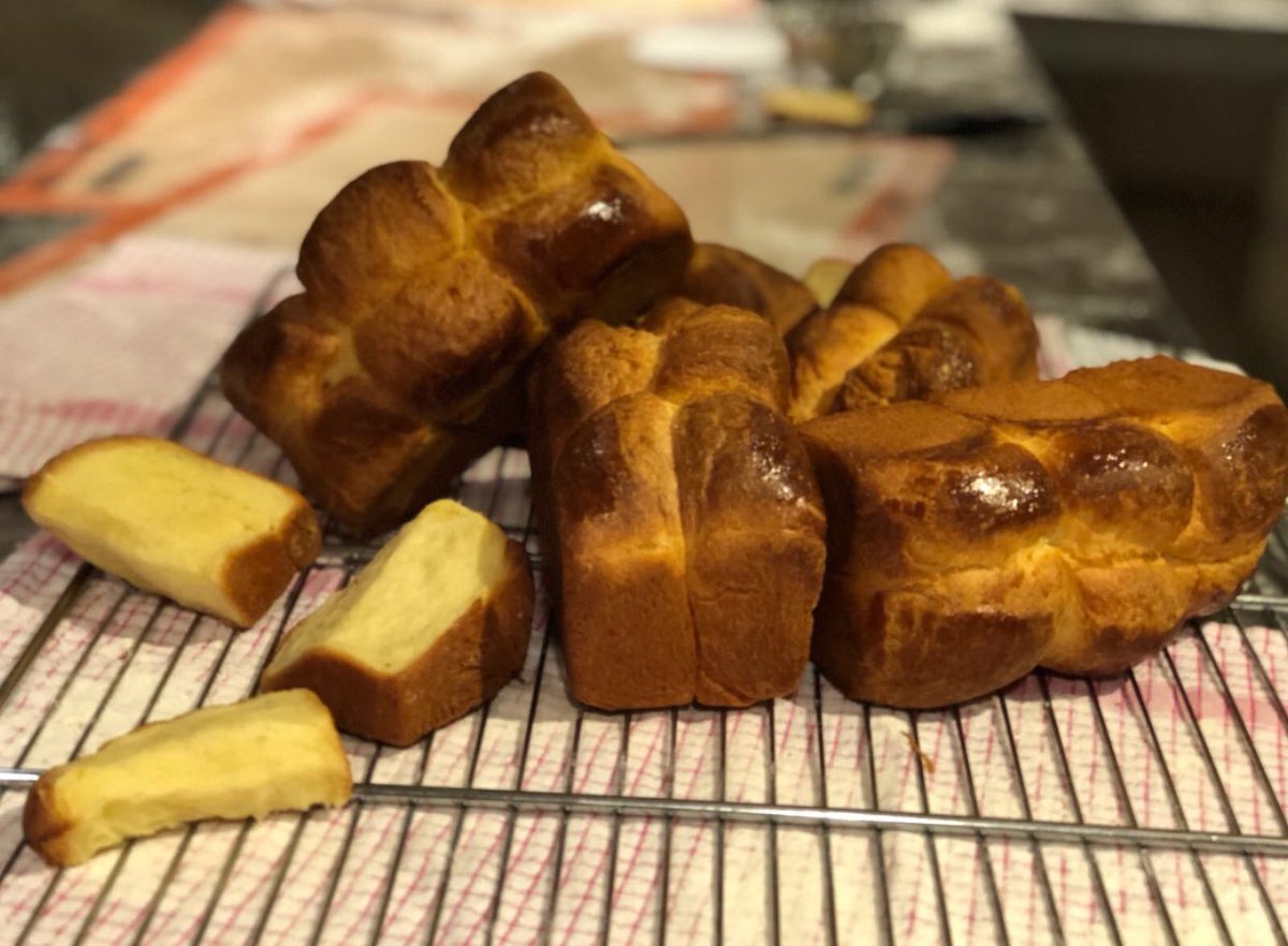 📸| <a href="/EmeraudeToubia/">Emeraude Toubia</a> hoje em Paris tendo uma aula de culinária. 💗