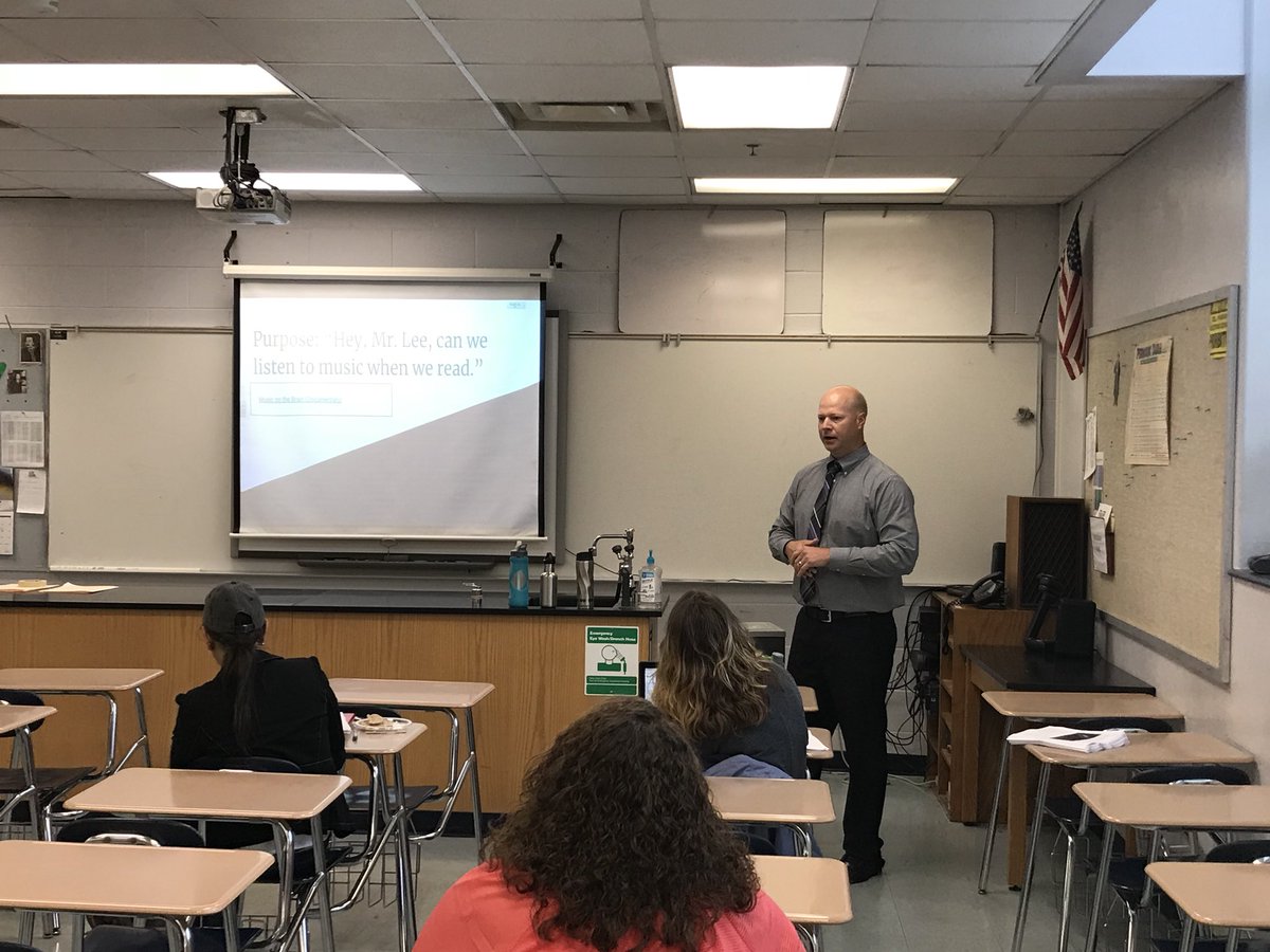 TheSeaver1's tweet photo. @Maine_South teachers, Mr. Lee, Mr. Crawford, Ms. Lombardi, and Mr. Strom presenting their #illinoislearn action research- really great work- led by @history_mrb, @natehassman &amp; @JillGeocaris #edchat #207Now https://t.co/nJjcJTUMbd