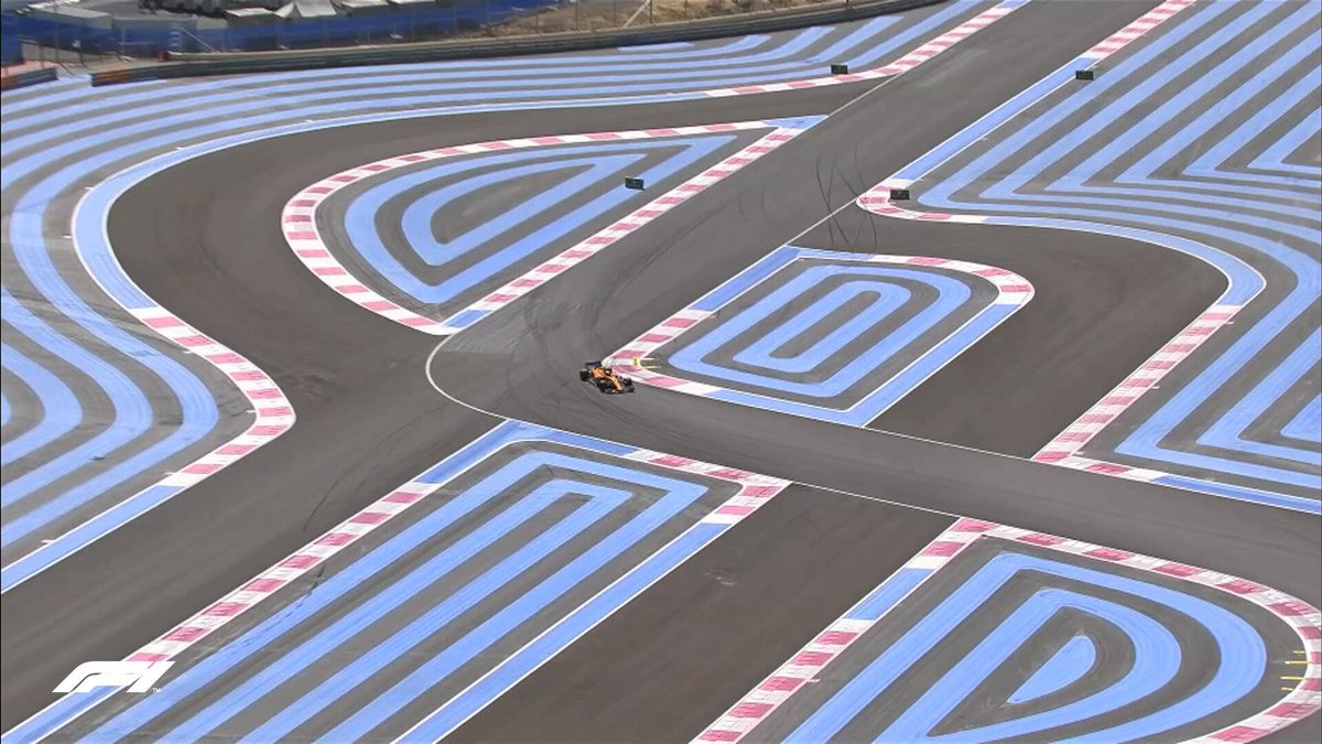 EstagiariodaF1's tweet photo. Eu certamente erraria a curva e ficaria preso no mesmo lugar tentando voltar para a pista #sofaleiverdades #F1noSporTV https://t.co/Py8R6zNXXh