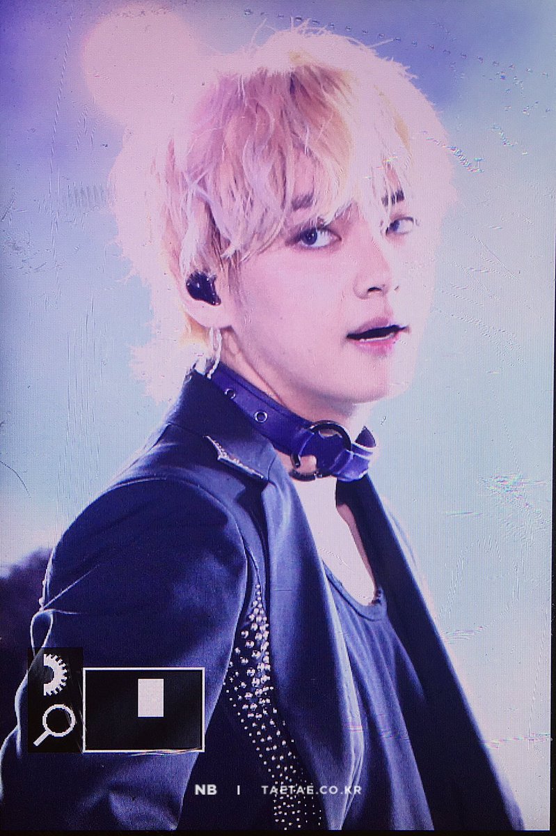 yeujhope's tweet photo. Này Taehyung! Trái tim em tan nát rồi. Anh phải chịu trách nhiệm đấy 💜💜💜 #V #KimTaehyung #BTS #KCAMexico @BTS_twt https://t.co/RuEq6aNqK0
