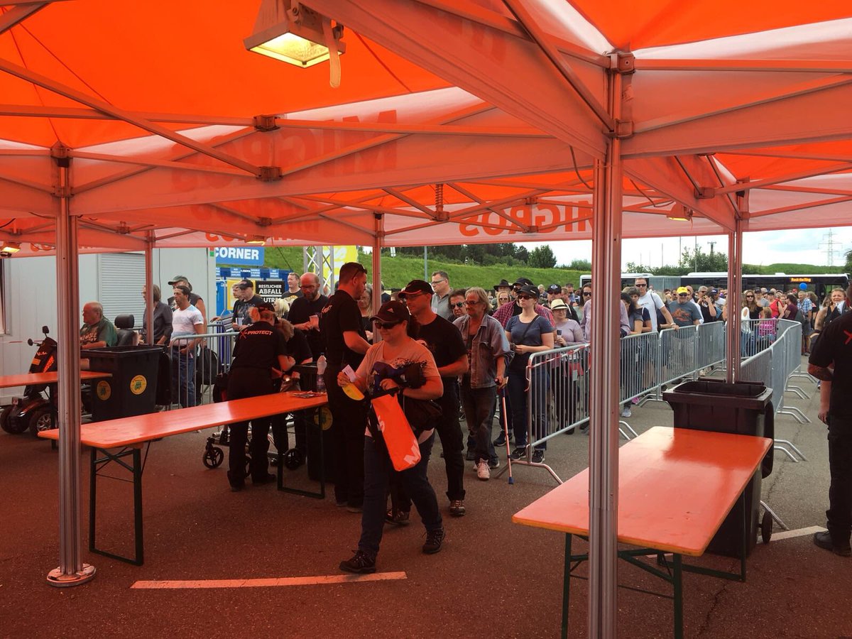 Rock_the_Ring's tweet photo. Neuer Tag am #rockthering 🤟 https://t.co/Vl7e5UyWDa