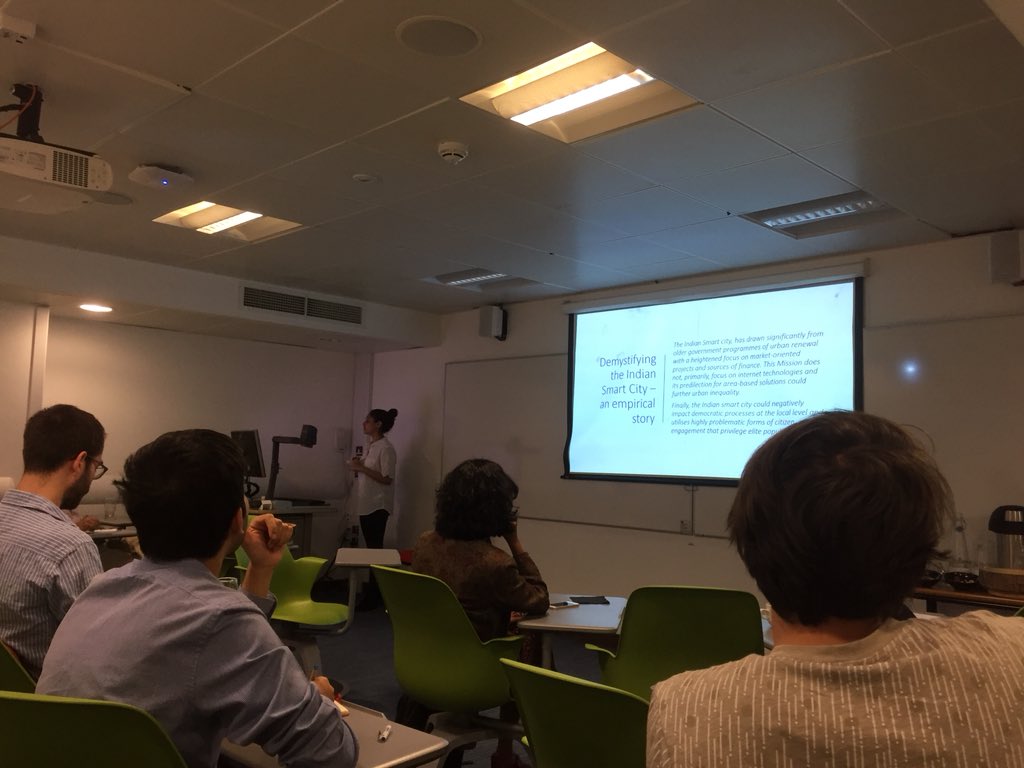 KCLUrbanFutures's tweet photo. Panel 3 @kclgeography #UrbanFutures #PhD #Conference🗣️🏙️: Persis Taraporevala @Silatoria talks about the variations in the development of different #Indian🇮🇳 #smartcities #SmartCity #Technology #Digital #Urban #Provincialisation https://t.co/4L4Y0Oh43B