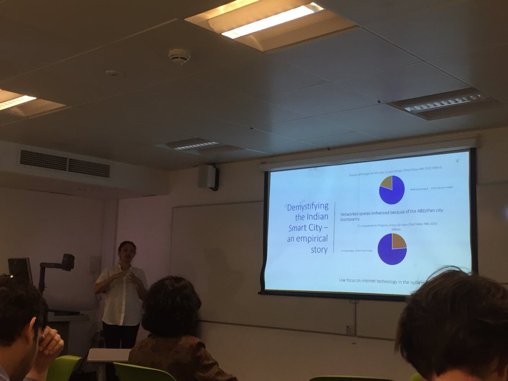 KCLUrbanFutures's tweet photo. Panel 3 @kclgeography #UrbanFutures #PhD #Conference🗣️🏙️: Persis Taraporevala @Silatoria talks about the variations in the development of different #Indian🇮🇳 #smartcities #SmartCity #Technology #Digital #Urban #Provincialisation https://t.co/4L4Y0Oh43B