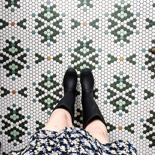 On her blog, Our Nest in the City, @emmorice says she embraces rainy days with our Jennifer rain boot - and we're all for it! 👌🏼

Read here: ournestinthecity.com/2018/06/cute-b…