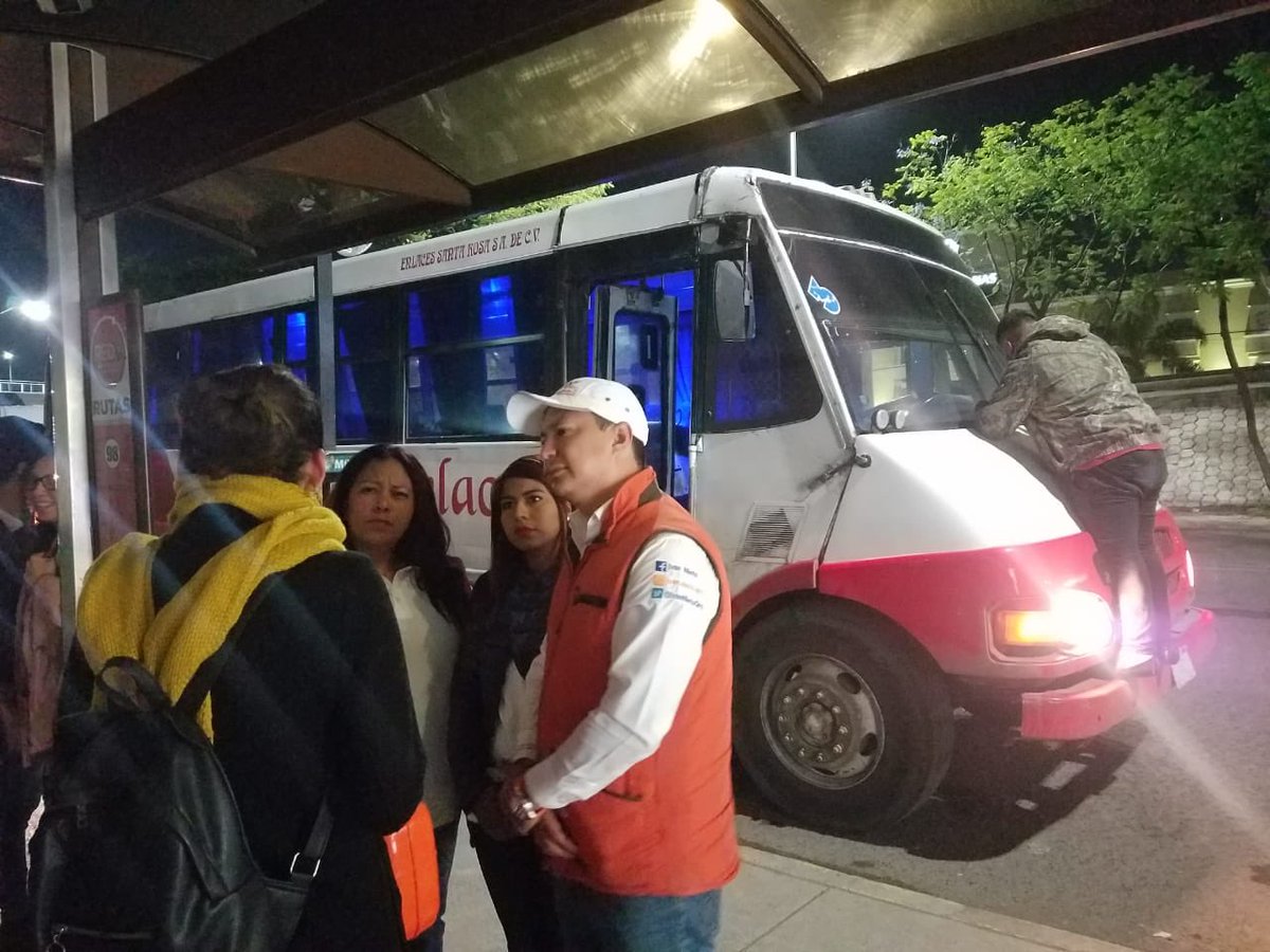 IvanNietoQro's tweet photo. Día 40. Estuvimos en la parada de camiones del IMSS de 5 de febrero, entregamos mano en mano nuestras propuestas de salud, movilidad y seguridad! #IvanNietoPresidente #VotaConvergencia #VisionResponsable @Por_Queretaro @QroConvergencia @FabianNQro @EduardoElMelo @LilideAlba2 https://t.co/LJedty1yTM