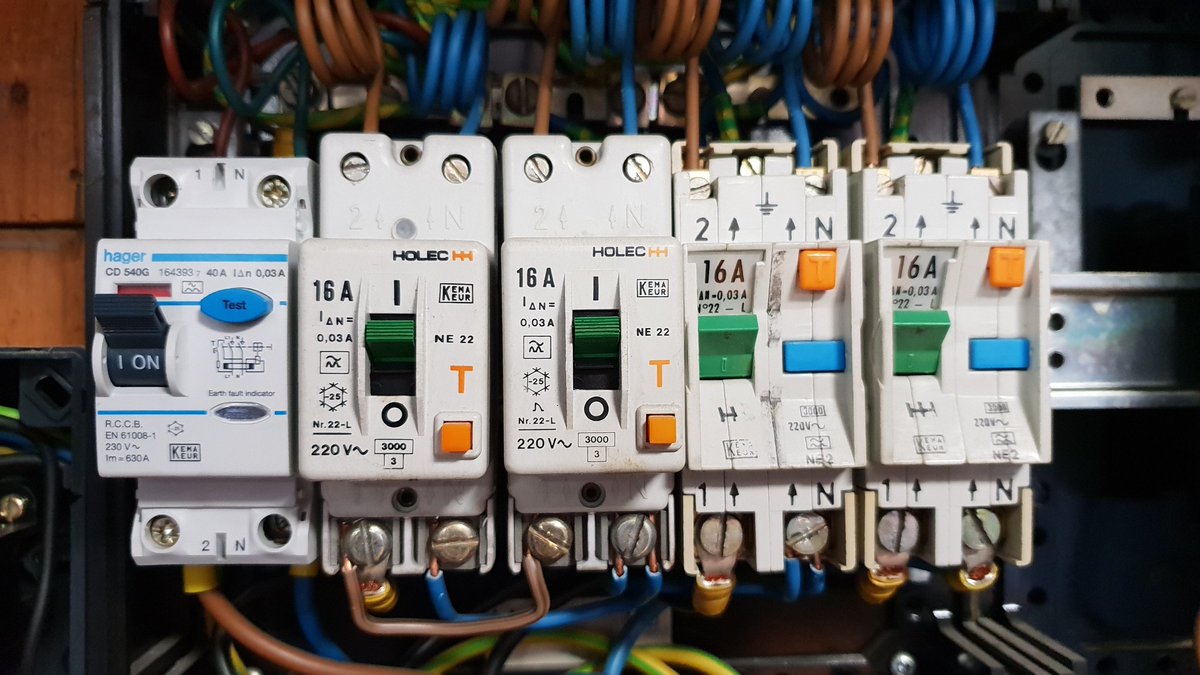 Klassieker maar oooh zooo gevaarlijk...... #nen3140 #inspectie #elektrainspectie