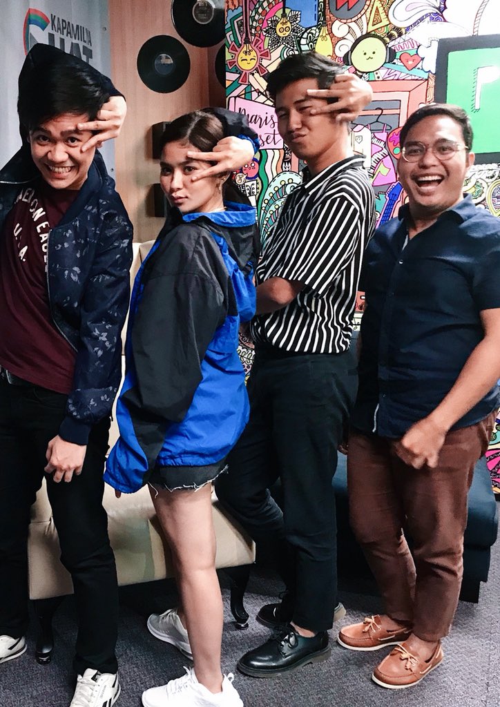 pherlouiemoya's tweet photo. lets throwback the pinoy pose ft loisa 😹 https://t.co/nQSZujToUt