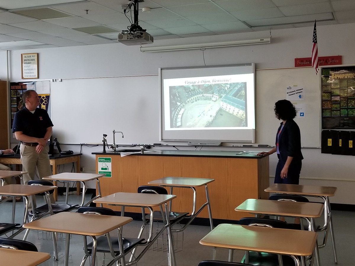 KenWallace207's tweet photo. Bernie Lewis of @Maine_East &amp; Marianne Zemil of Chicago Lab School studied together on the effects of teaching students how to use web resources more effectively in foreign language. So cool. #illinoislearn #207learn https://t.co/VR0En5q6wh