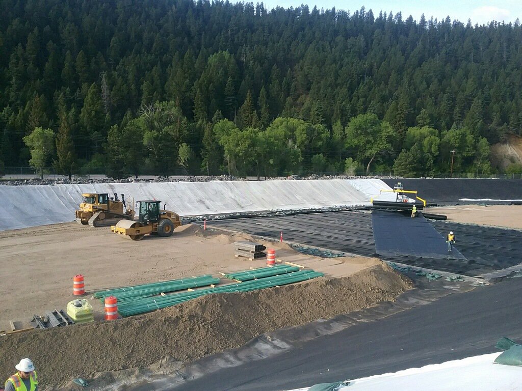 fabriform1's tweet photo. 133,000+ SF 4" Hydrolining Unimat protect a liner in a containment pond at a mine in #NewMexico (Phase II, 2018) #erosioncontrol, #unimat, #hydrolining https://t.co/pcEhsAtGzL