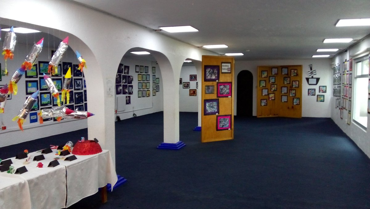 TheEdronAcademy's tweet photo. Have you visited the Kinder Art Exhibition yet? Don't miss the chance to see these amazing works! #Kinder #art #edronpride https://t.co/ZOgeTqguKW