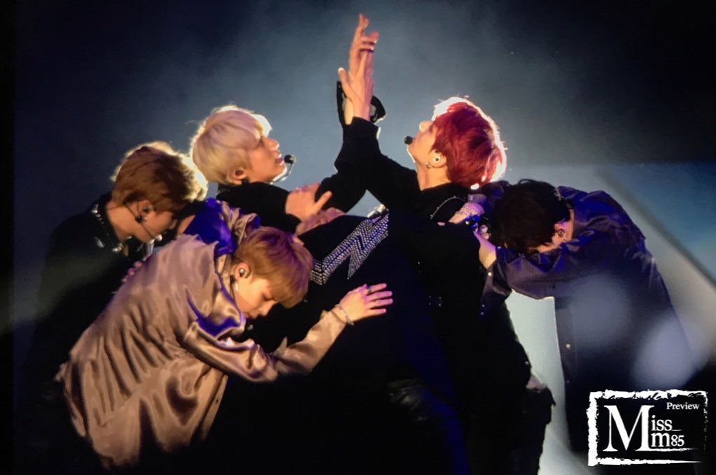 dxddymin's tweet photo. nunca entro a twitter y cuando lo hago veo a Bangtan masacrando a las armys con sus colores de pelo, me maté https://t.co/nzx52ZR6Nr