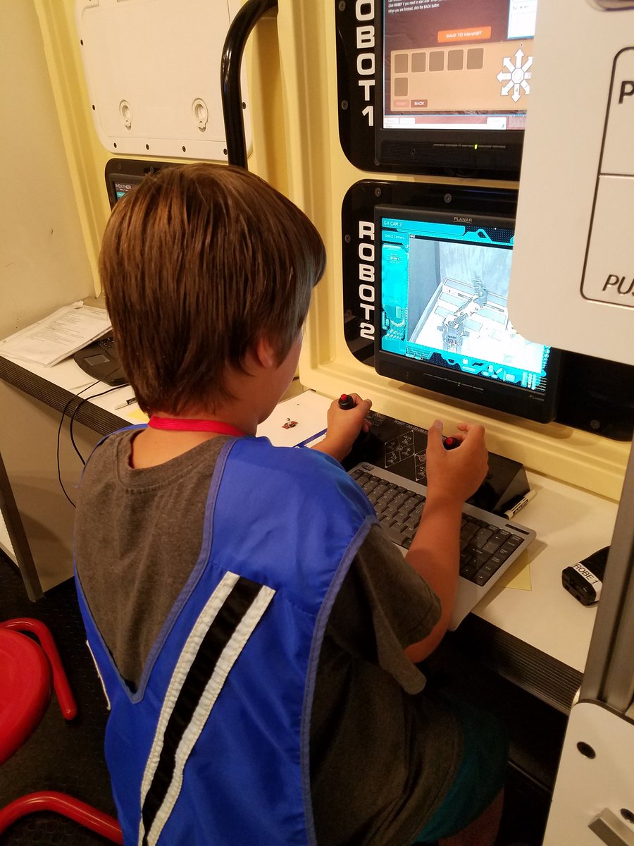 SherriSHarris's tweet photo. Students learning teamwork, collaboration, communication, decision making, math, science, and engineering @clclouisville @KYScience @OlmstedNorth
#jcpsdl #DeeperInstruction https://t.co/TppG6a9rXl