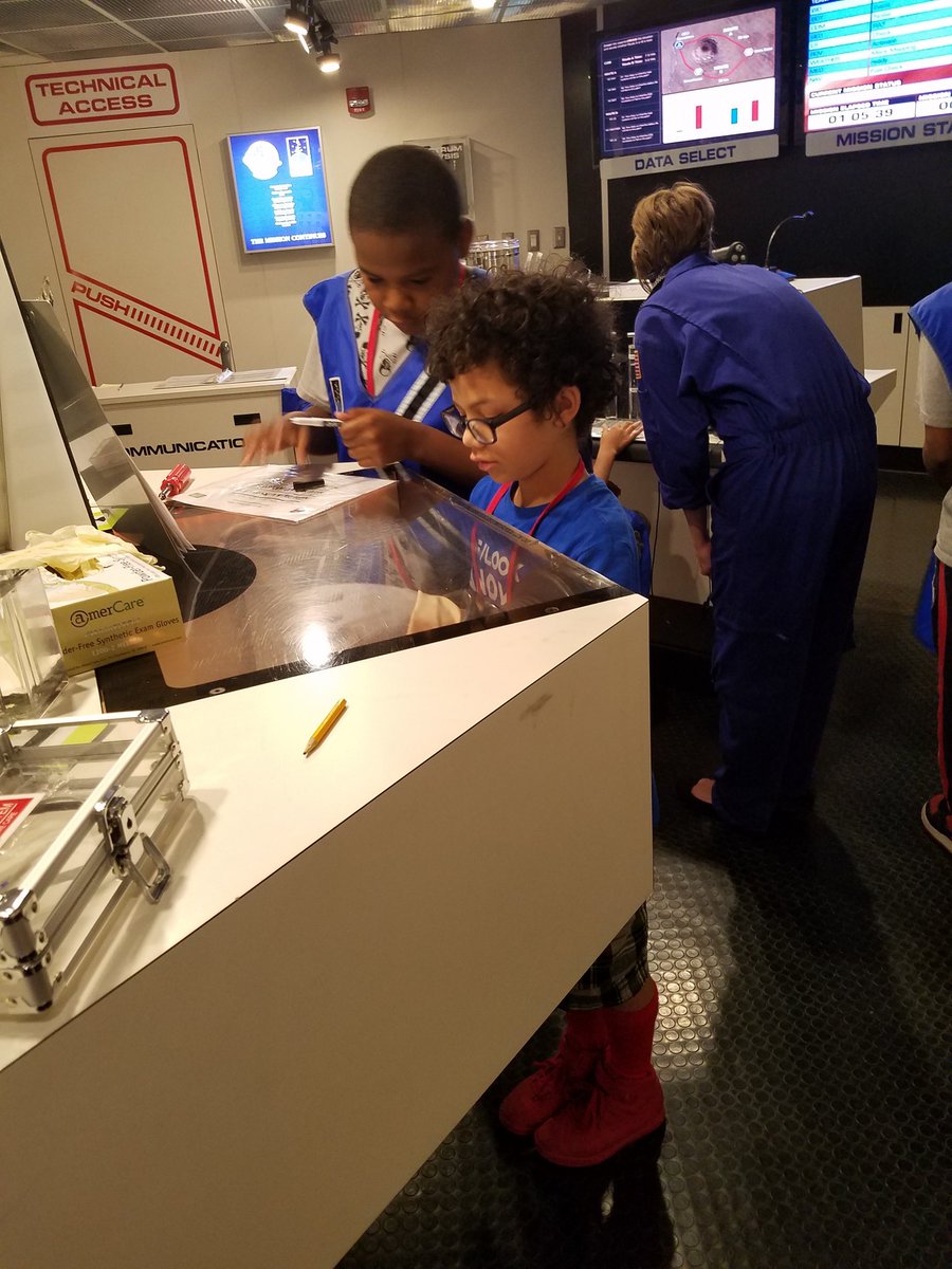 SherriSHarris's tweet photo. Students learning teamwork, collaboration, communication, decision making, math, science, and engineering @clclouisville @KYScience @OlmstedNorth
#jcpsdl #DeeperInstruction https://t.co/TppG6a9rXl