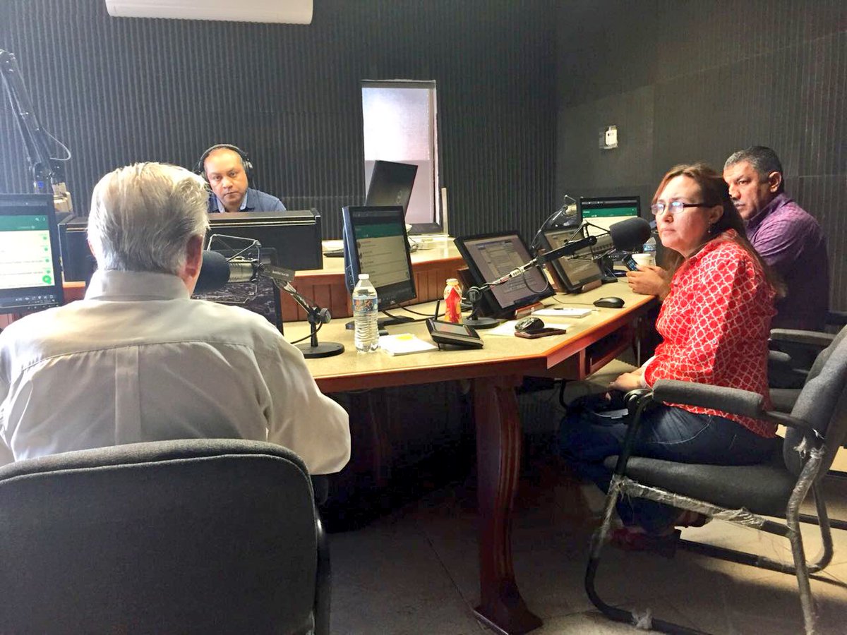 ChuyMarioFG's tweet photo. Gracias a todo el equipo de la @rancheritaxemu por recibirme en su noticiero y dar a conocer mi candidatura como diputado federal por el distrito 01 representando a mi partido el @PRICoahuila #AvanzarContigo #Puron1 @PRIPNegras @PRIMx_Coah https://t.co/IZvRSnpSss