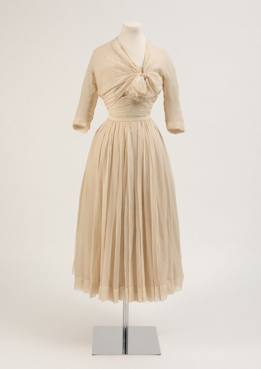cream dior dress of princess margaret Princess Margaret's 1951 Dior Gown and Cartier Halo Tiara