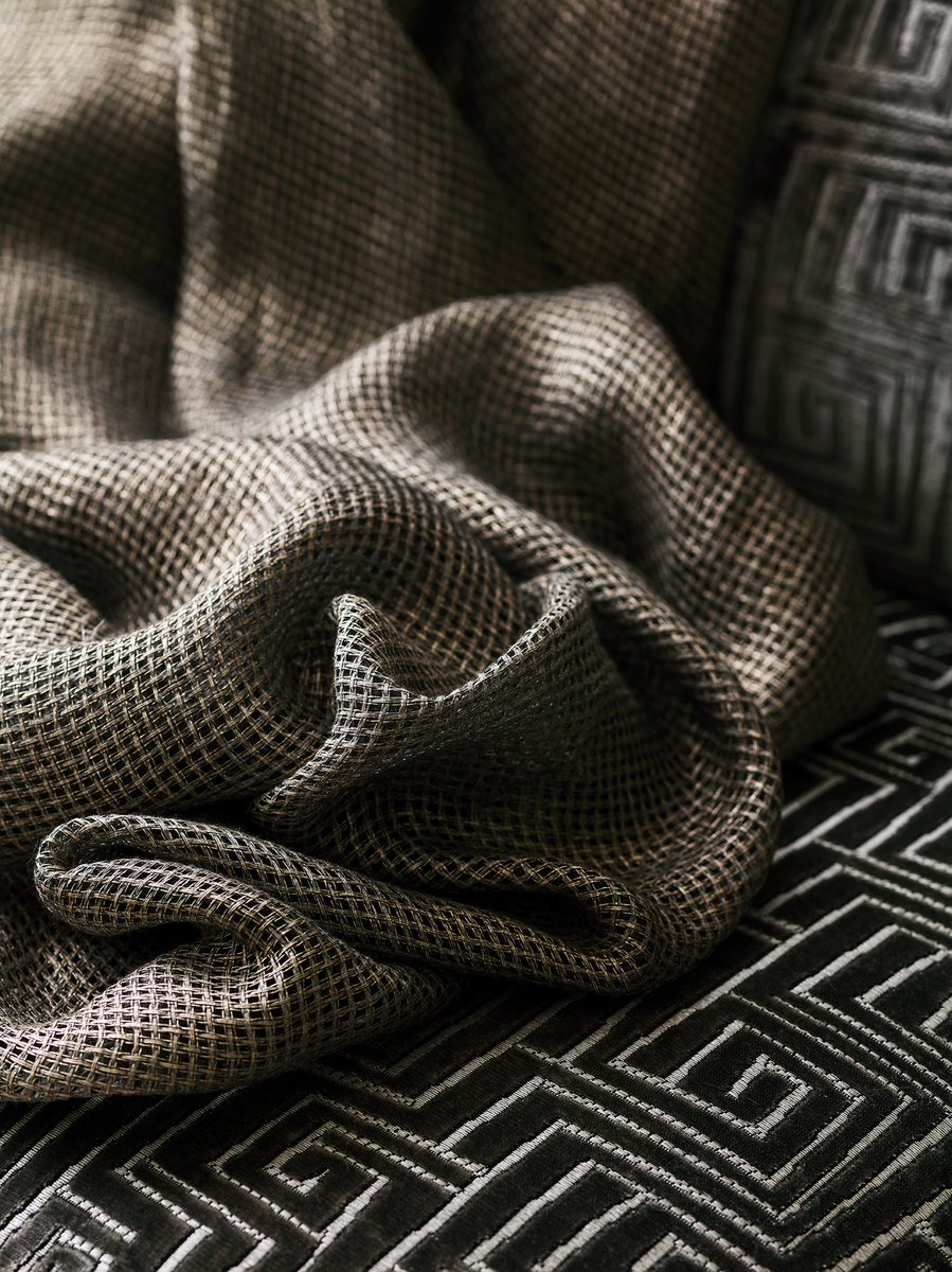 With a foiled linen base and fluid drape, our sirocco sheer gives the appearance of a liquid metal.
#zinctextile #salamander #sheers #sirocco #voile #liquidmetal #curtains #interiorstyling #interiordesign #textiles #textiledesign