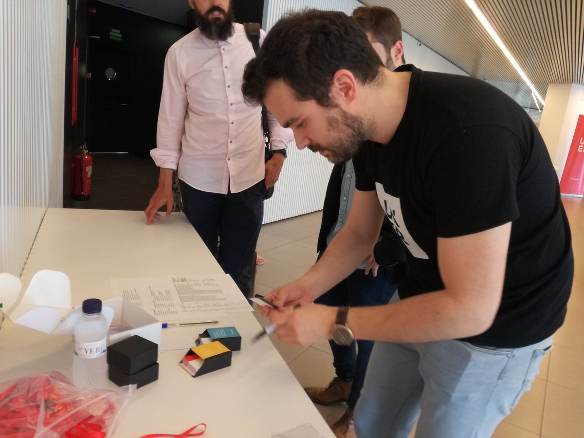 uxerschool's tweet photo. Todo preparado para nuestro #DEMODAY & #HIRINGSESSION de nuestro USER EXPERIENCE IMMERSIVE que celebramos en @MovistarCentre #Barcelona. Los alumnos afinan las presentaciones para ganarse la admiración de un público espectante 😎 #UX #UI #UXIMMERSIVE #UXERDAY https://t.co/Y7cpWJv7r1