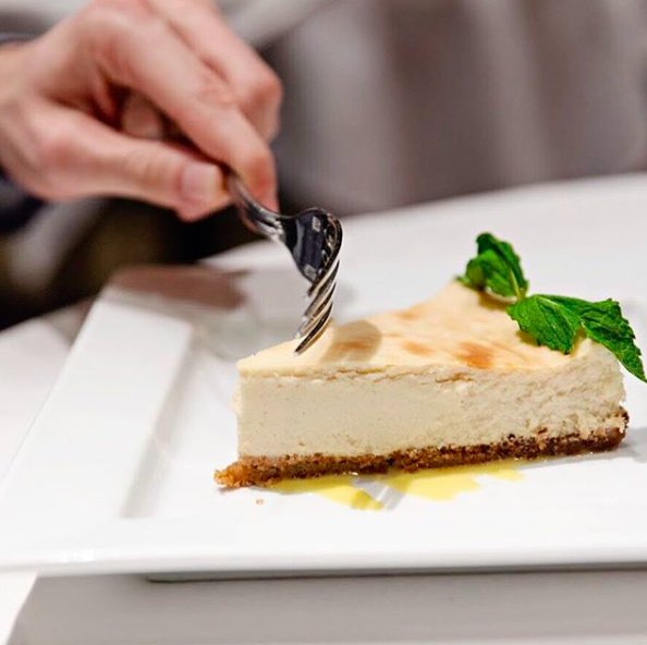 It's never too early for dessert from #FrankieandJohnnies!