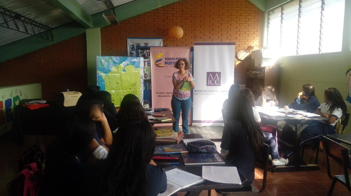 AAICC_'s tweet photo. La Maleta de Álec regresó, por medio del Programa Nacional de Concertación Cultural del Ministerio de Cultura. Esta vez estuvimos en Popayán, Cauca, vereda El Hogar, la vereda Piendamó  y San Jacinto, Bolívar.
Proyecto apoyado por: @mincultura @CaroyCuervo https://t.co/NWqxD0uWct