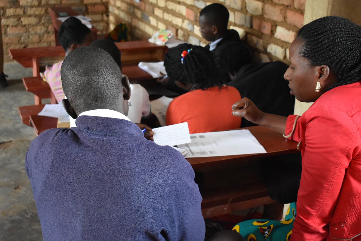 tabhelpinghand's tweet photo. Great first day of workshops in rural Uganda! #teachers #volunteer #givingback https://t.co/ldt0VaLH5o