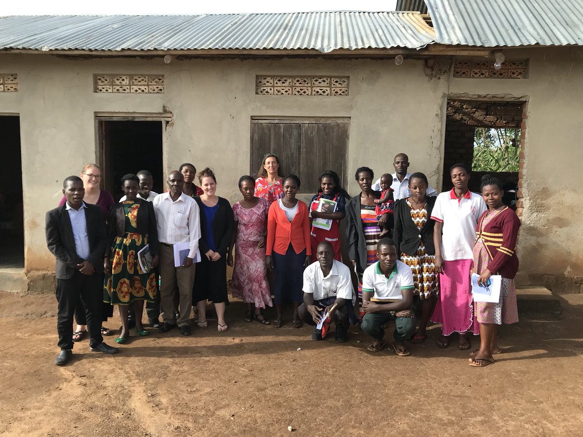 tabhelpinghand's tweet photo. Great first day of workshops in rural Uganda! #teachers #volunteer #givingback https://t.co/ldt0VaLH5o